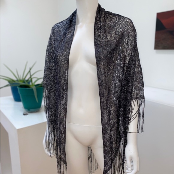 Vintage piano scarf or shawl, metallic black & silver lace with long fringe. - Picture 4 of 7
